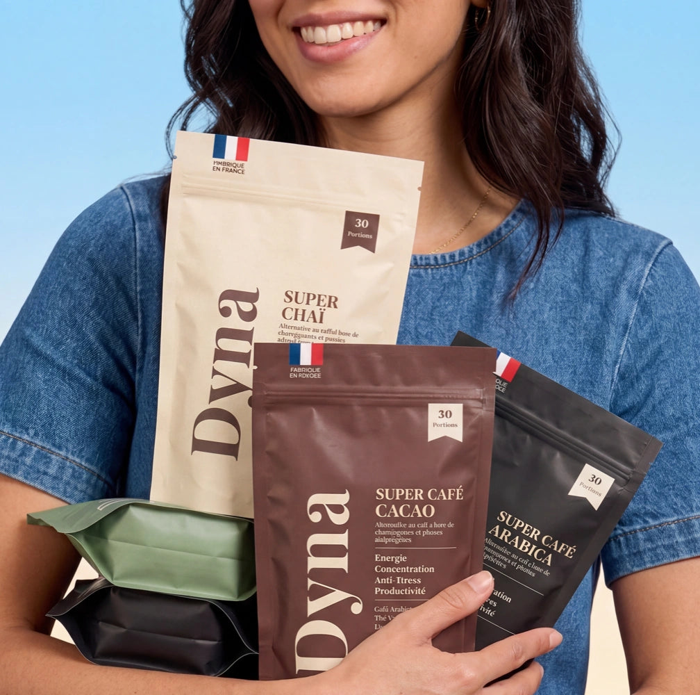Femme avec des sachets Dyna dans ses bras